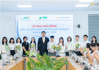 Chứng khoán KB Việt Nam trao học bổng cho 40 sinh viên xuất sắc của Đại học  Quốc Gia Hà Nội
