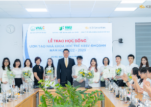 Chứng khoán KB Việt Nam trao học bổng cho 40 sinh viên xuất sắc của Đại học Quốc Gia Hà Nội